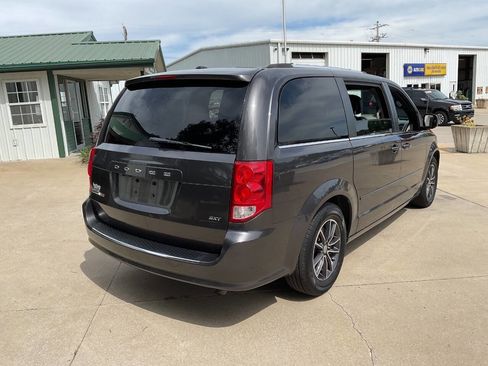 Used 2016 Dodge Grand Caravan SXT FWD image 8