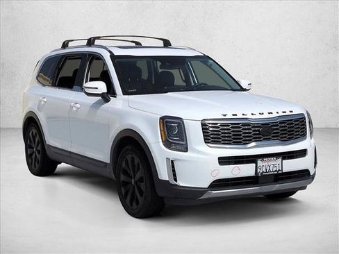 Used 2020 Kia Telluride EX w/ EX Premium Package AWD/4WD image 3