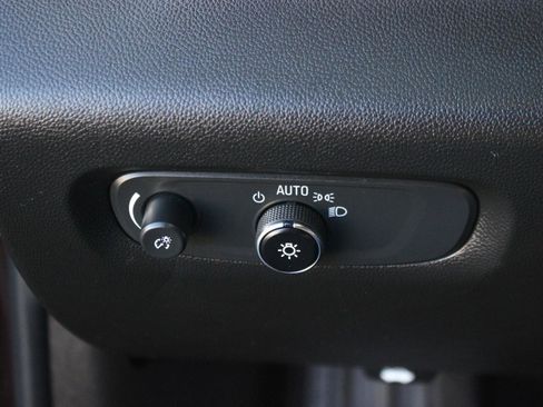 Used 2023 Chevrolet Traverse LT image 31