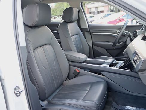 Used 2019 Audi e-tron Premium Plus image 29