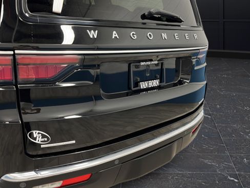 Used 2022 Jeep Wagoneer Series III AWD/4WD image 42