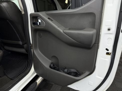 Used 2011 Nissan Frontier PRO-4X w/ Pro-4x Luxury Pkg AWD/4WD image 8