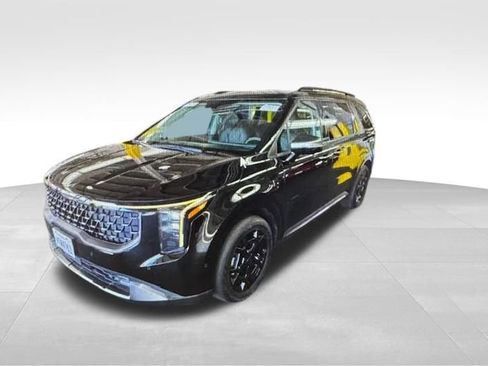 Used 2025 Kia Carnival SX image 3