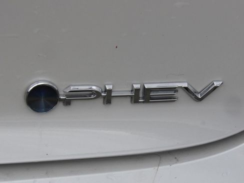 Certified 2026 Toyota Prius Plug-In Hybrid FWD image 9