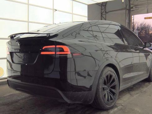 Used 2022 Tesla Model X image 2