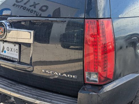 Used 2013 Cadillac Escalade Luxury AWD/4WD image 5