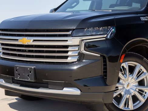 Used 2024 Chevrolet Suburban High Country AWD/4WD image 7