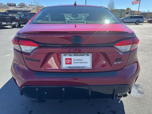 Used 2025 Toyota Corolla SE w/ SE Premium Package image 3