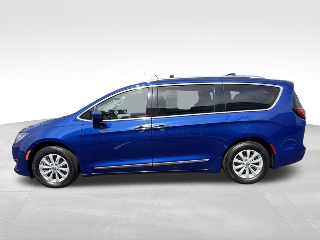 Used 2019 Chrysler Pacifica Touring-L FWD image 6