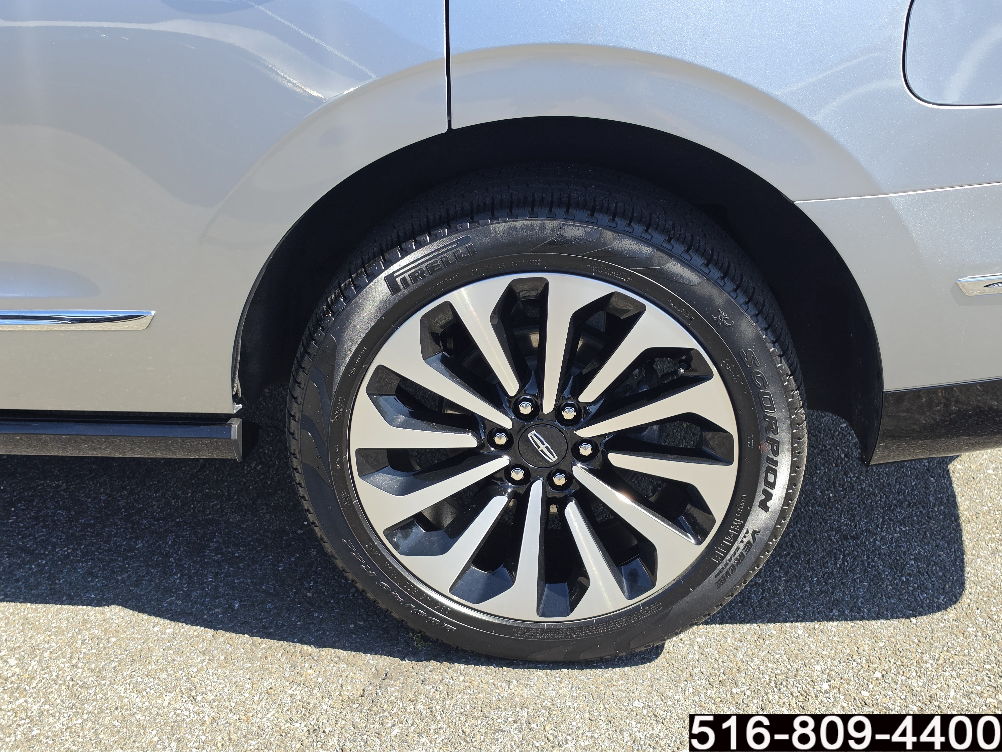 Used 2023 Lincoln Navigator Reserve AWD/4WD image 9