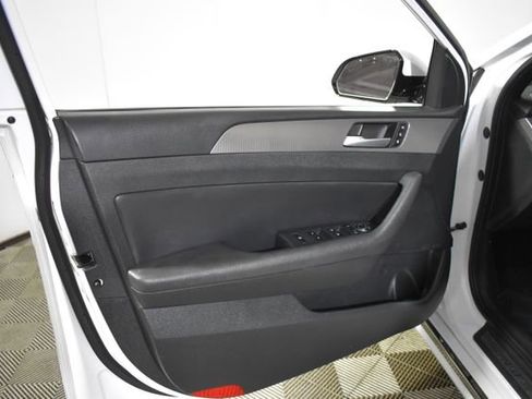 Used 2019 Hyundai Sonata Limited image 7
