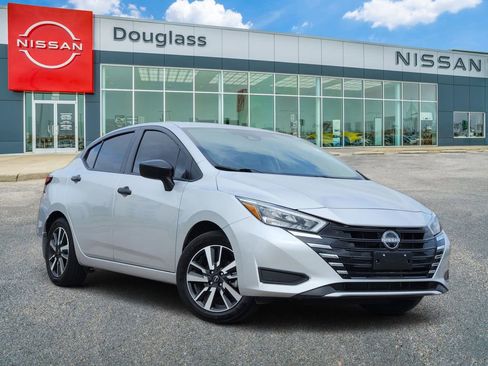 Certified 2025 Nissan Versa S w/ S Plus Package FWD image 1