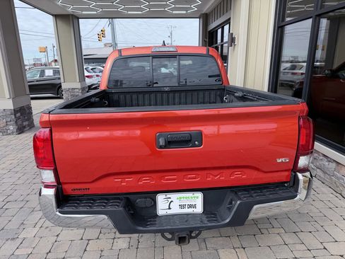 Used 2017 Toyota Tacoma TRD Off-Road w/ Tow Package (A/T) AWD/4WD image 32