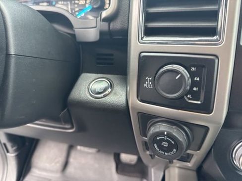 Used 2019 Ford F150 Lariat w/ Equipment Group 502A Luxury AWD/4WD image 29