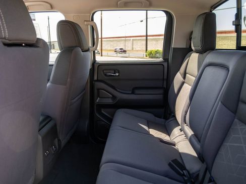 Used 2025 Nissan Frontier SV w/ SV Convenience Package image 14