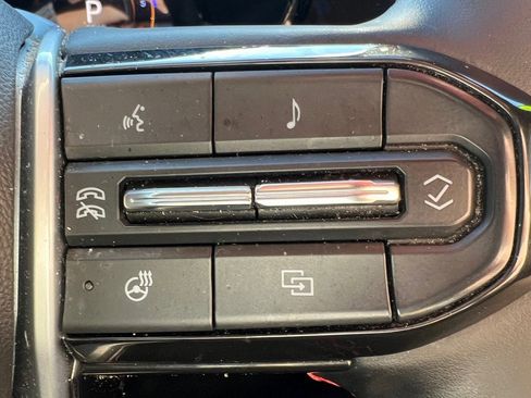 Used 2024 Chevrolet Colorado Z71 w/ Z71 Convenience Package 2 image 11