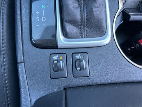 Used 2017 Toyota Highlander XLE AWD/4WD image 40