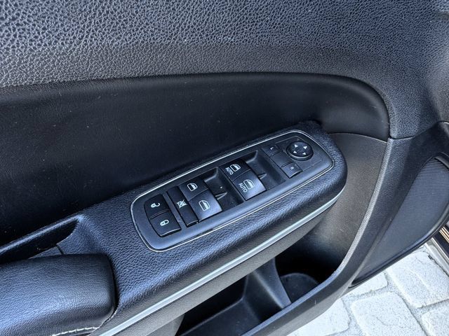 Used 2019 Chrysler 300 S AWD/4WD image 19