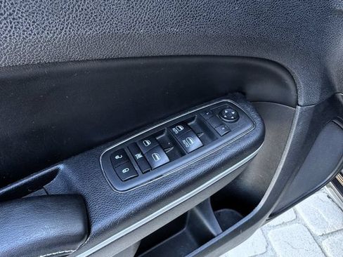 Used 2019 Chrysler 300 S AWD/4WD image 19