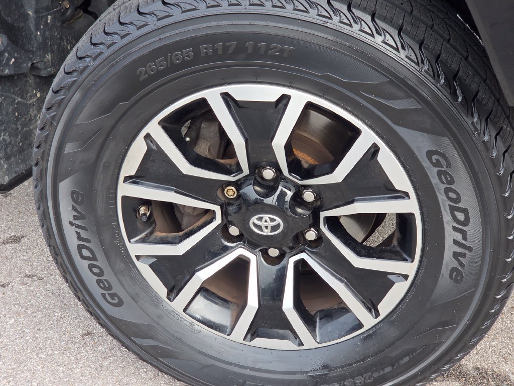Used 2021 Toyota Tacoma TRD Sport w/ Technology Package AWD/4WD image 18