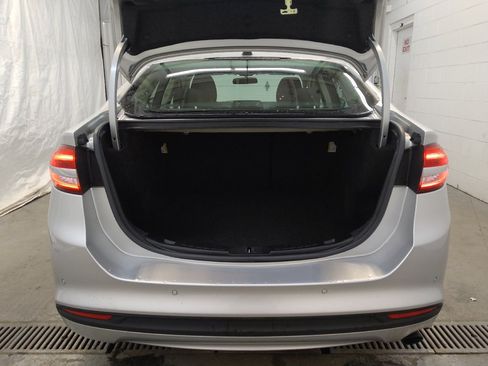 Used 2017 Ford Fusion SE w/ Fusion SE Technology Package image 29