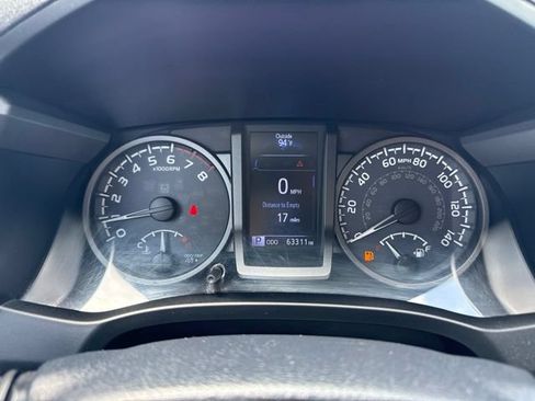 Used 2018 Toyota Tacoma TRD Off-Road w/ Technology Package AWD/4WD image 17