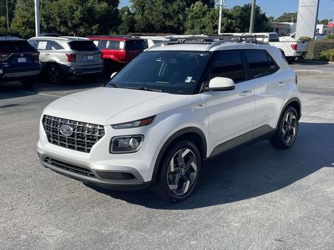 Used 2024 Hyundai Venue SEL FWD image 3