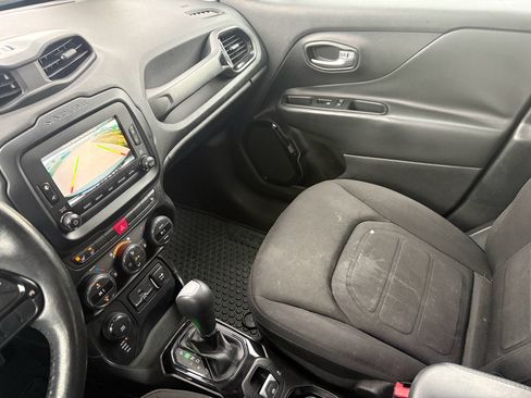 Used 2016 Jeep Renegade Latitude image 18