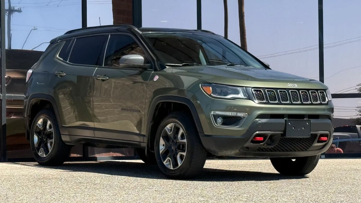 Used 2017 Jeep Compass Trailhawk AWD/4WD image 17