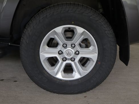 Used 2023 Toyota 4Runner SR5 Premium w/ Moonroof Package AWD/4WD image 31