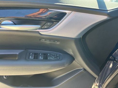 Used 2025 Cadillac XT5 Premium Luxury image 14
