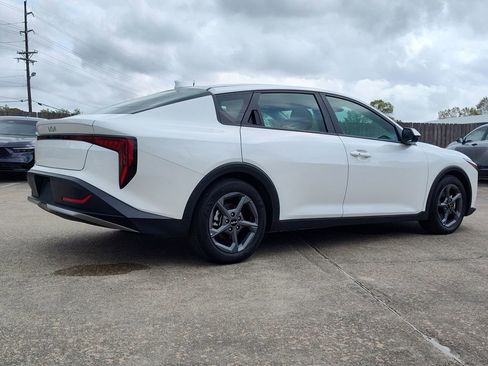 Used 2025 Kia K4 LXS image 9