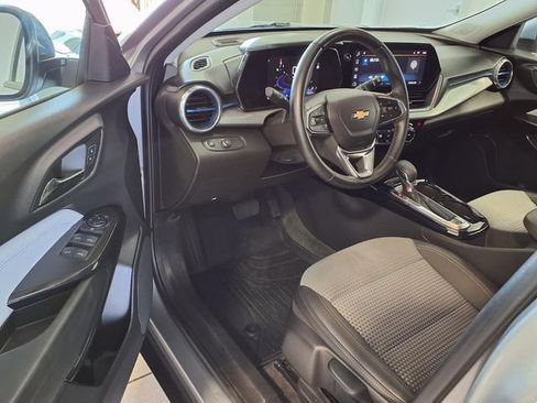 Used 2025 Chevrolet Trax LT w/ Driver Confidence Package FWD image 6