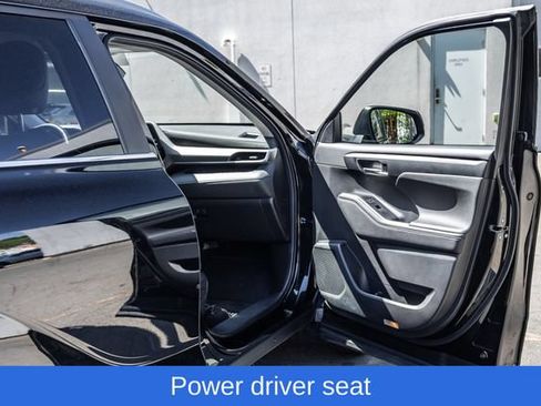 Used 2023 Toyota Highlander XLE AWD/4WD image 18