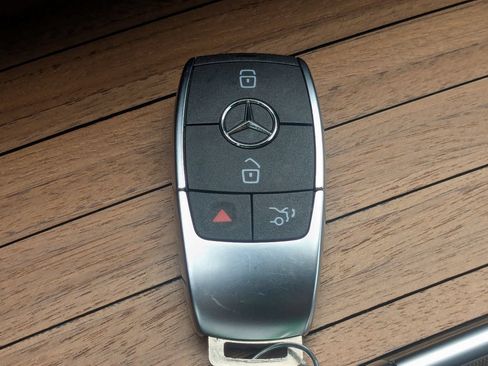 Used 2025 Mercedes-Benz GLS 450 4MATIC w/ AMG Line Exterior image 16