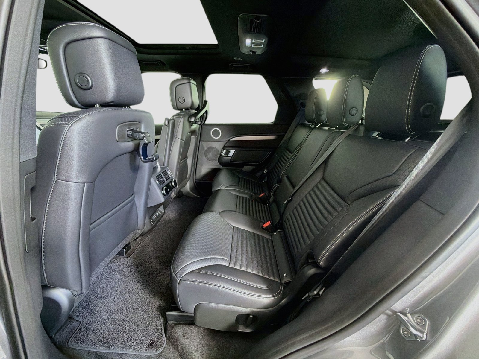 New 2026 Land Rover Discovery Limited Edition AWD/4WD image 26