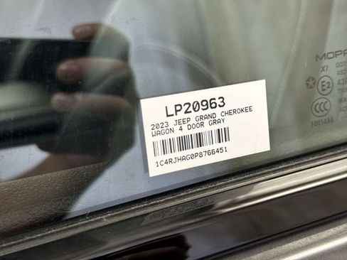 Used 2023 Jeep Grand Cherokee Altitude AWD/4WD image 31