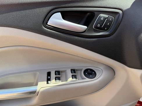 Used 2019 Ford Escape Titanium AWD/4WD image 17