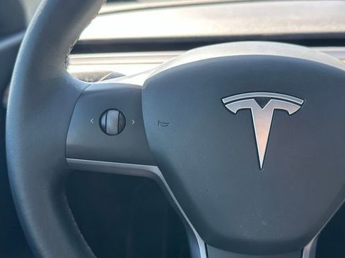 Used 2022 Tesla Model Y Long Range AWD/4WD image 21