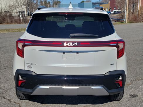 Used 2024 Kia Seltos EX AWD/4WD image 6