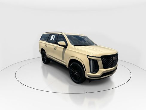 Used 2025 Cadillac Escalade Premium Luxury AWD/4WD image 2