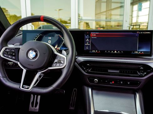 Used 2025 BMW M440i Coupe w/ Premium Package image 17