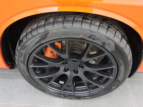 Used 2009 Dodge Challenger R/T RWD image 3