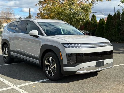 Used 2026 Hyundai Ioniq 9 SE image 1