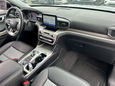 Used 2024 Ford Explorer XLT w/ Equipment Group 202A image 34