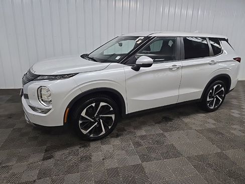 Used 2022 Mitsubishi Outlander SE image 6
