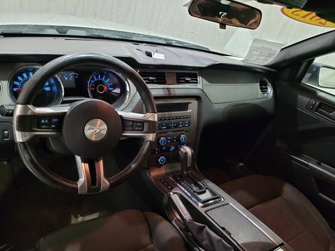 Used 2013 Ford Mustang Convertible image 4