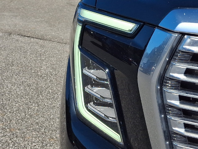 Used 2025 GMC Yukon XL Denali AWD/4WD image 27
