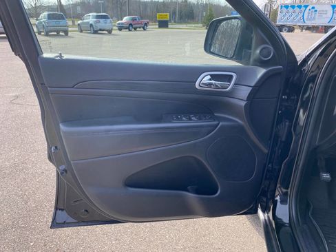 Used 2020 Jeep Grand Cherokee Laredo w/ Quick Order Package 2BN North image 9