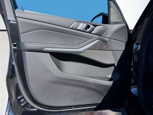 Used 2025 BMW X5 xDrive40i w/ M Sport Package image 22